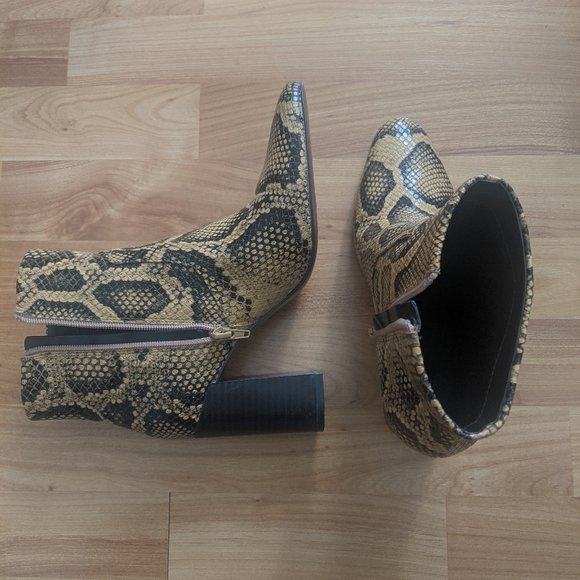 Pointed heel ankle MANGO boots 38 EU, 7.5 US, yellow snake pattern - Picture 9 of 11